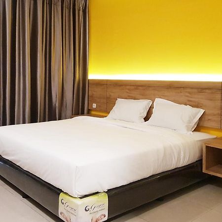 Oyo 90015 Platinum Guest House Medan Eksteriør billede