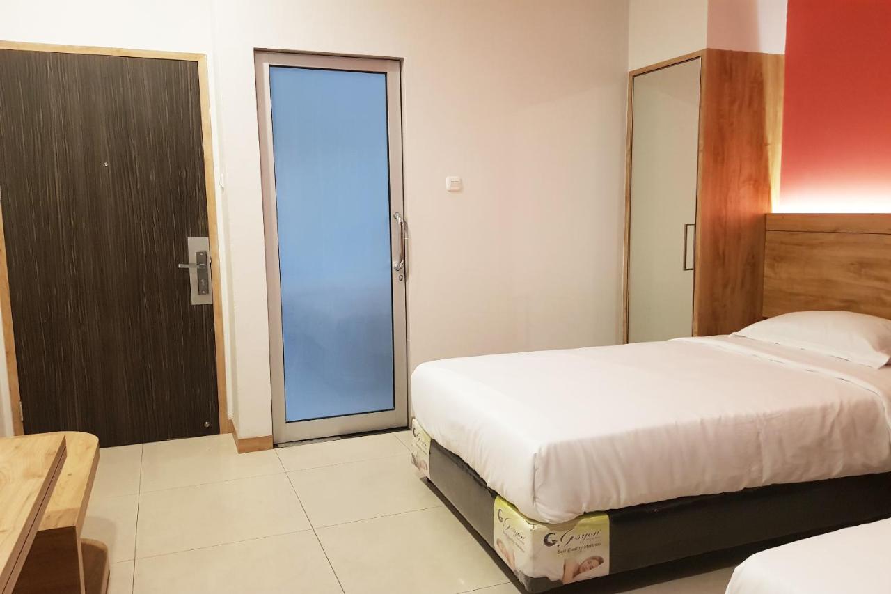 Oyo 90015 Platinum Guest House Medan Eksteriør billede
