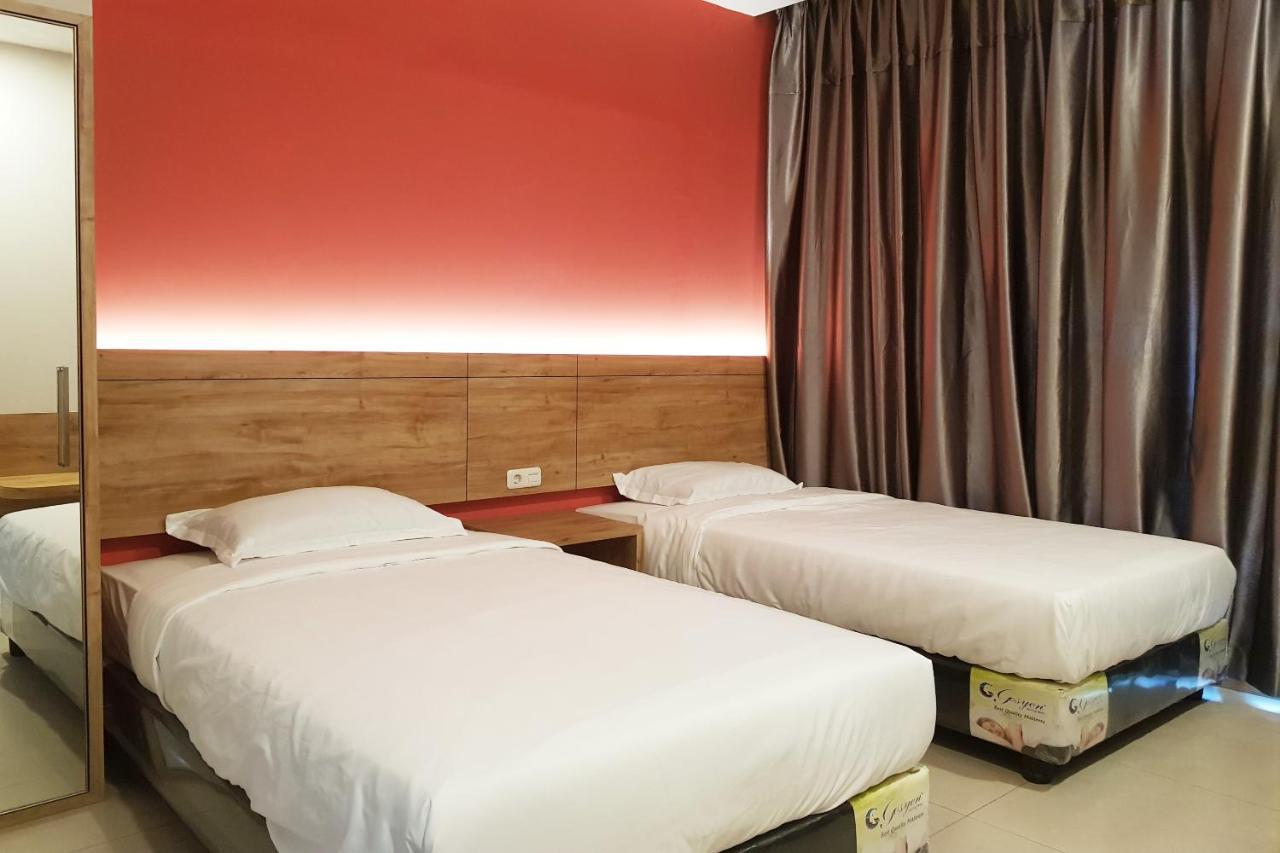 Oyo 90015 Platinum Guest House Medan Eksteriør billede