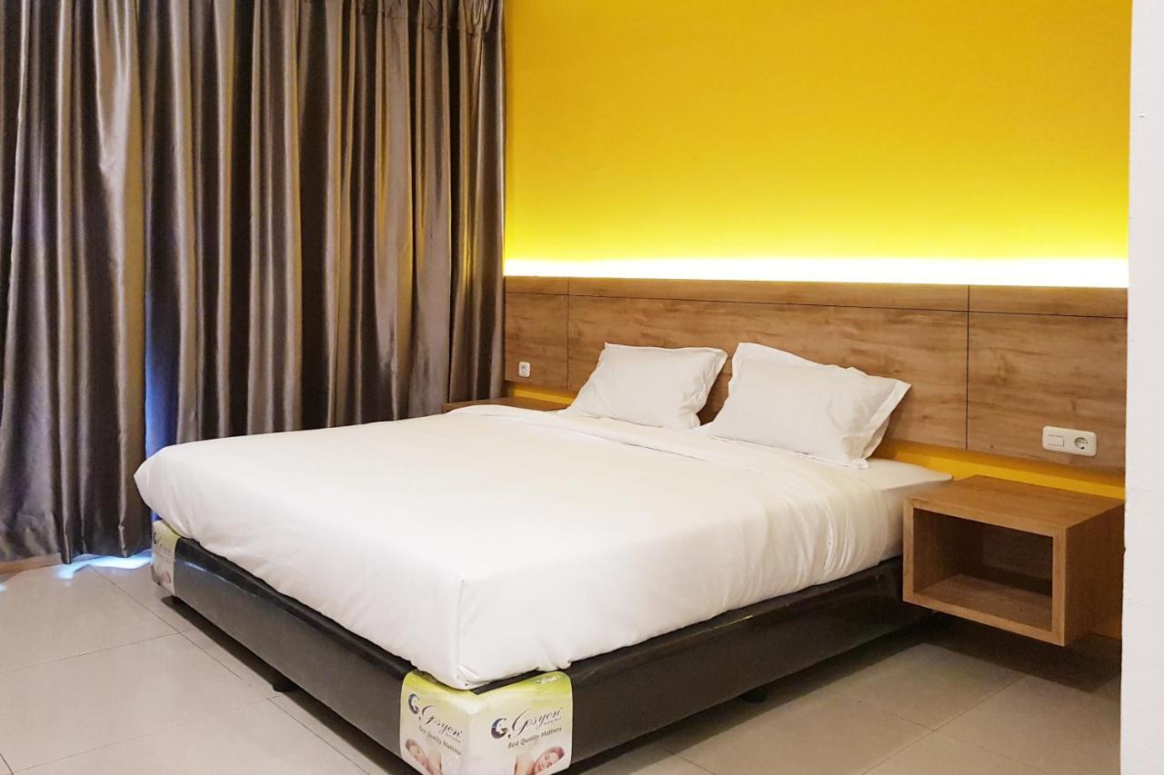 Oyo 90015 Platinum Guest House Medan Eksteriør billede