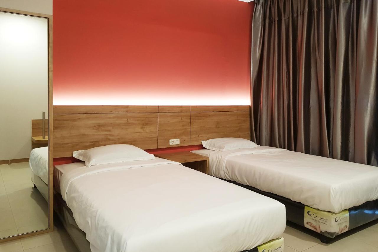 Oyo 90015 Platinum Guest House Medan Eksteriør billede
