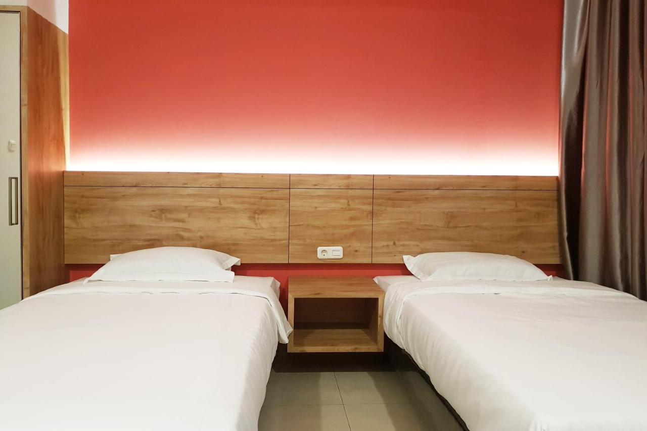 Oyo 90015 Platinum Guest House Medan Eksteriør billede