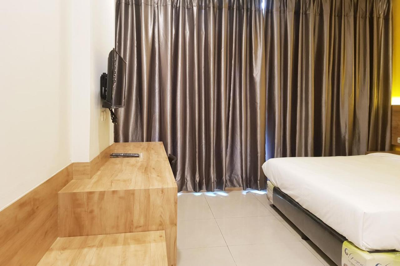 Oyo 90015 Platinum Guest House Medan Eksteriør billede