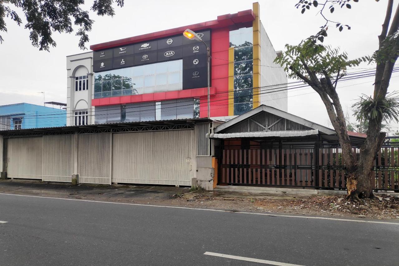Oyo 90015 Platinum Guest House Medan Eksteriør billede